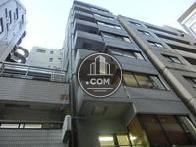 脇道側の部屋にも窓面・バルコニーがあります