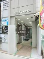 スッキリとした正面玄関口