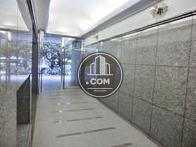 アプローチは長めに取られています