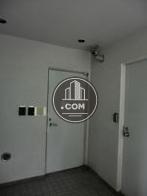 裏口を撮影しています