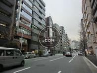 前面は大通りの一歩通行です