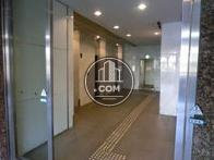 清潔感のあるエントランスです