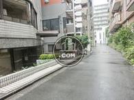 外苑東通りから一本入った場所です