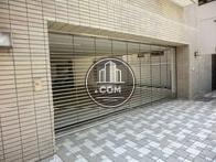 1階にガレージがあります