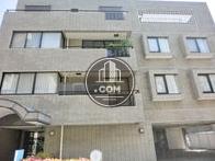 窓周りの造りが特徴的です