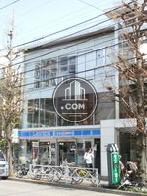 前面ガラス壁で構成