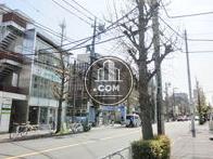 街路樹の立ち並ぶ通り