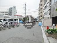 玄関口前の通り