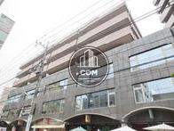 横幅の広い建物