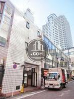 奥行きのある建物