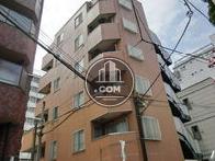 裏通りから見た物件です