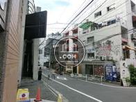 物件入口から見た周辺です