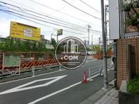 物件入口から見た周辺です