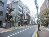 東京FM通り沿いにございます