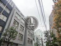 特徴的な淡い色遣い