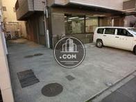 駐車場廻りです