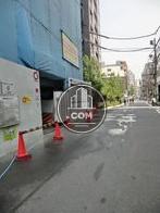 大通りから外れると静かな通りに行きます