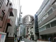 周辺はオフィス街です