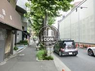 街路樹のある通り