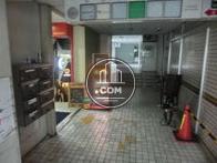お店も入居しています