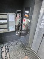 ダークトーンの石目で構成