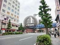街路樹のある通り
