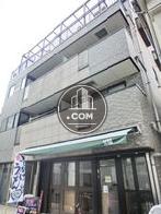 物件外観、隣はうどん屋さんです