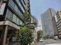 すぐ先は飯田橋駅です