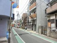 駅前へ通じる通り