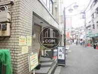 １階部分は店舗が入居中です