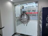 エントランス内から外を見た様子