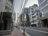 小中規模のオフィスが立ち並ぶ環境