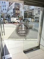 日差しが入り明るいエントランスになります