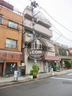 低層のしっかりとしたビルです