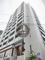 角地から見上げた様子