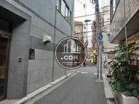 １階部分にライン模様の入った外観です