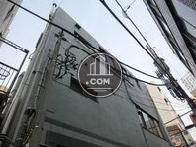 グレー調の塗装の外壁です