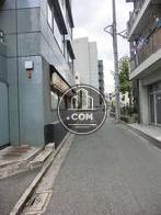 側面側は人通りがほとんどありません