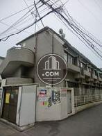 裏路地の角地にございます