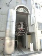 立体的な背面側の玄関口