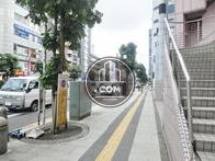 街路樹のある歩道