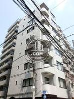 コンパクトなバルコニーを配しています