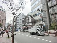 街路樹が立ち並ぶ通り