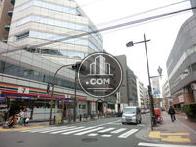 交通量の多い駅前エリア