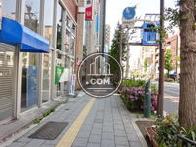 歩道幅の広い通り