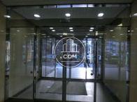 出入りの多い企業様には嬉しい大きな入口です