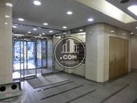 採光が入ってきて、明るいエントランスです