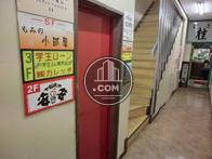 エントランス中間にございます