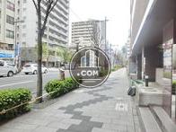 街路樹のある通り