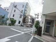 角地にございます